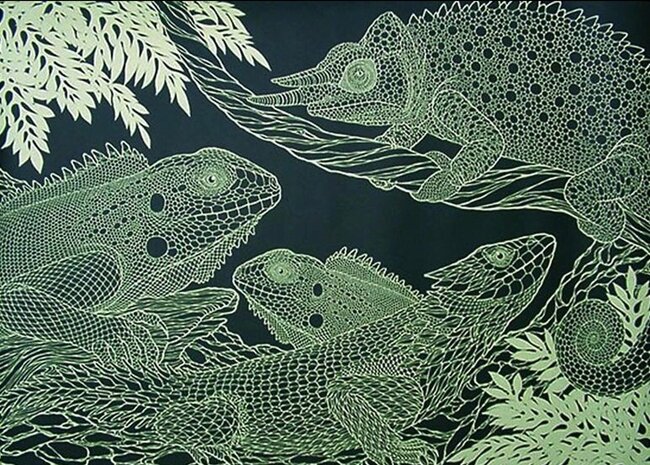 Skalpellə kağız üzərində cızdığı əsərlər görənləri heyran edir - FOTO