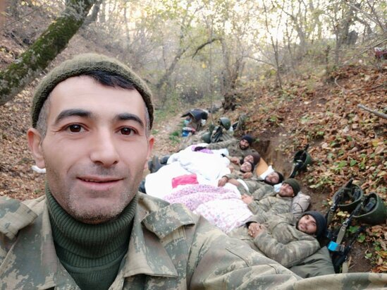 İnternatda böyüyən qəhrəmanımız məşhur FOTOLARından DANIŞDI