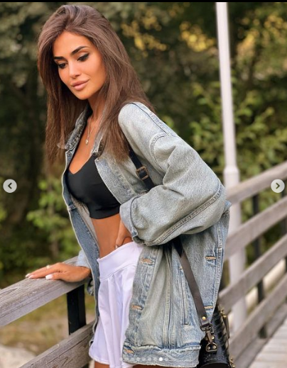 "Seçim sizdə" - Anası Pervinin FOTOlarını BELƏ ÇƏKDİ