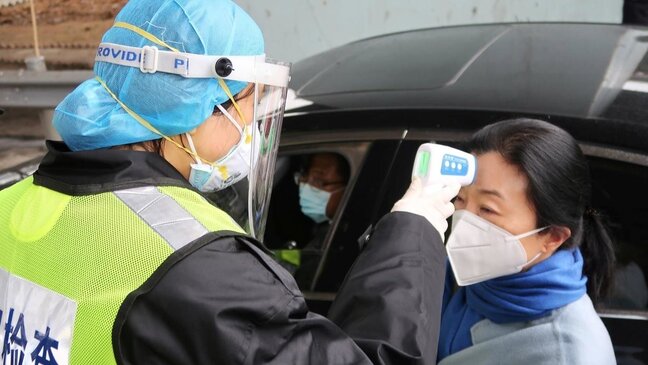 Çin polisi koronavirus OVUNA ÇIXDI - YENİ ÜSUL - FOTO