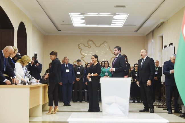 İlham Əliyevin ilk dəfə Azərbaycan Prezidenti seçilməsindən 20 il ötür