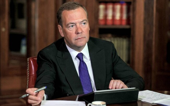 Medvedev: Bayden Qərblə Rusiya arasında nüvə münaqişəsinə çevrilə biləcək müharibəyə səbəb olub