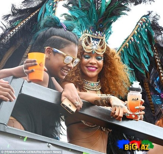 Rihannanın çılğın karnavalı - FOTO