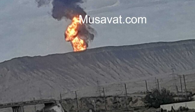 Sahil qəsəbəsi yaxınlığında vulkan püskürdü (FOTO)