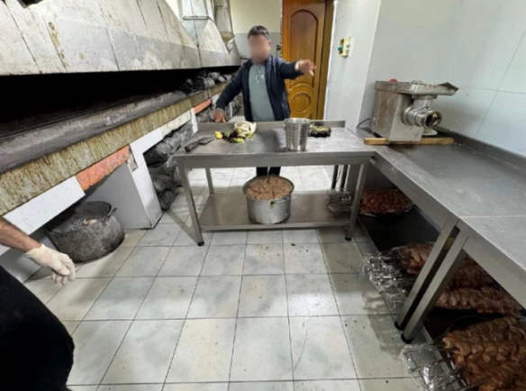 Bakıda məşhur şadlıq evində nöqsanlar aşkarlandı: Müştərilərə camış əti verilirmiş