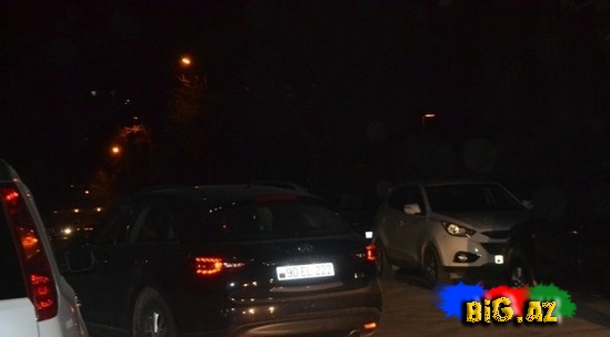 Eldar Qasımov avtomobili ilə görüntülənib - FOTO