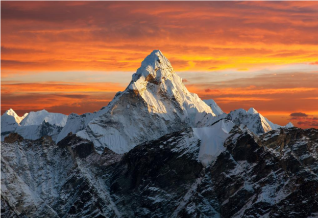 Everest zirvəsi hər il böyüyür