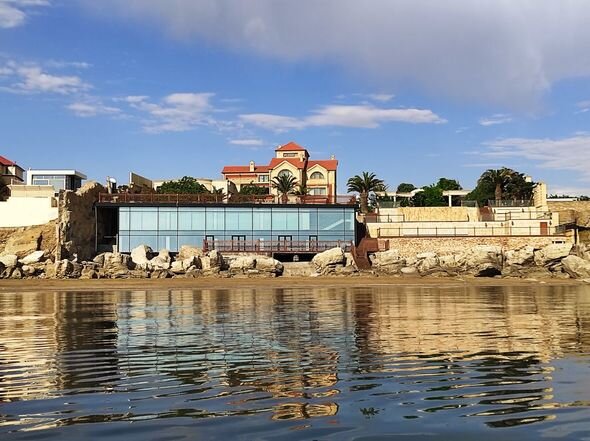 Buzovna sakinlərindən qayalıqda qanunsuz tikililərə ETİRAZ: "Ləpədöyəndə ev olar?" - FOTO