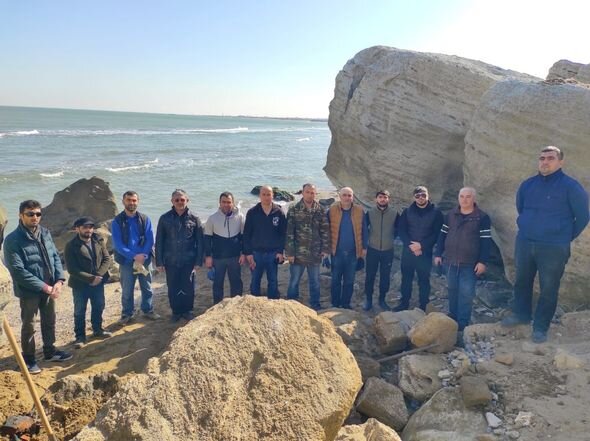 Buzovna sakinlərindən qayalıqda qanunsuz tikililərə ETİRAZ: "Ləpədöyəndə ev olar?" - FOTO