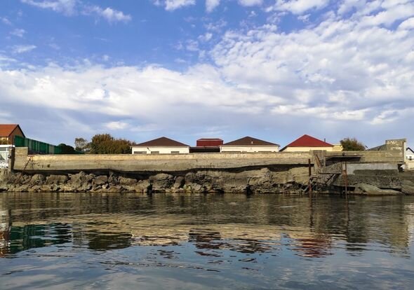 Buzovna sakinlərindən qayalıqda qanunsuz tikililərə ETİRAZ: "Ləpədöyəndə ev olar?" - FOTO