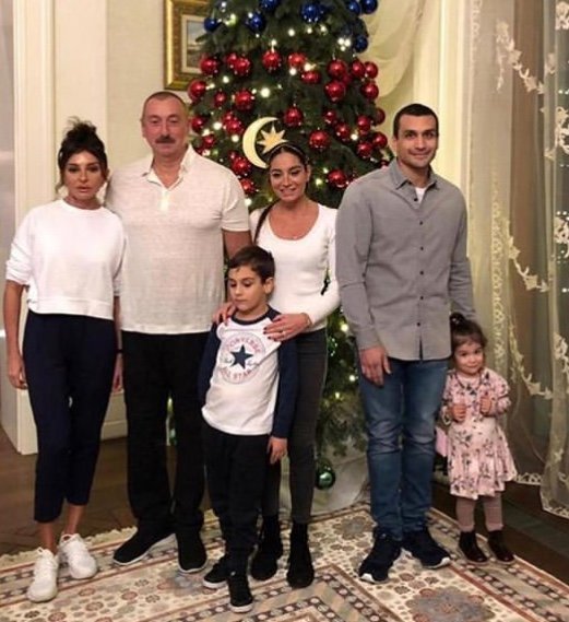 İlham Əliyev ad gününü ailəsi ilə birlikdə qeyd edib - FOTOLAR