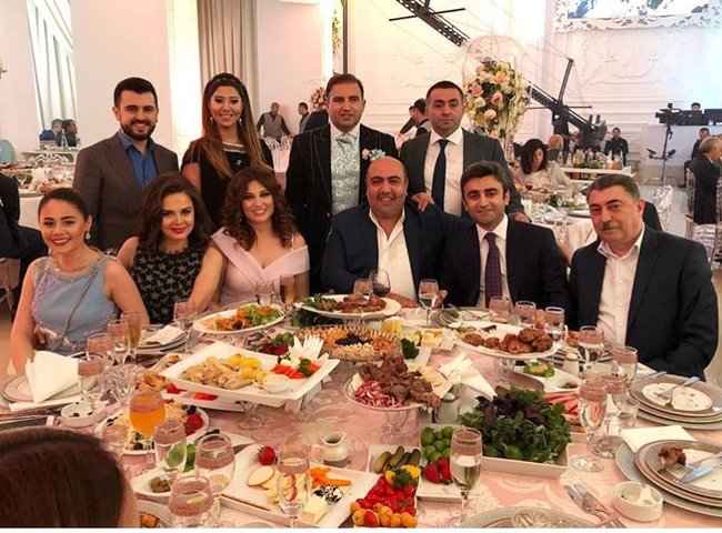 Dilarə Əliyeva həyat yoldaşı ilə birgə "Ağsaqqal"ın toyunda - FOTO