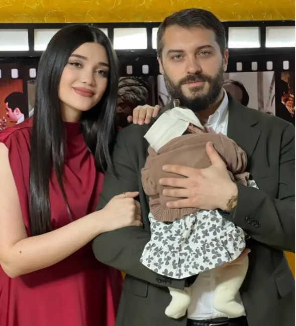 Yeni doğulan qızları ilə paylaşım etdilər