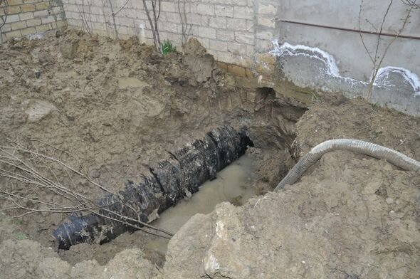 Binəqədidə su kəmərində qəza olub - FOTO