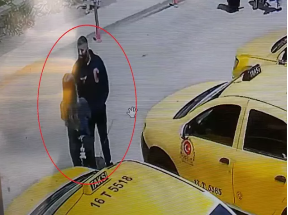 Qadın küçənin ortasında keçmiş nişanlısı tərəfindən güllələndi