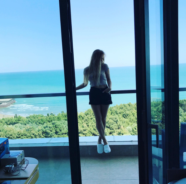 Rəqsanə qısa şortikdə elə FOTOSUNU PAYLAŞDI Kİ...