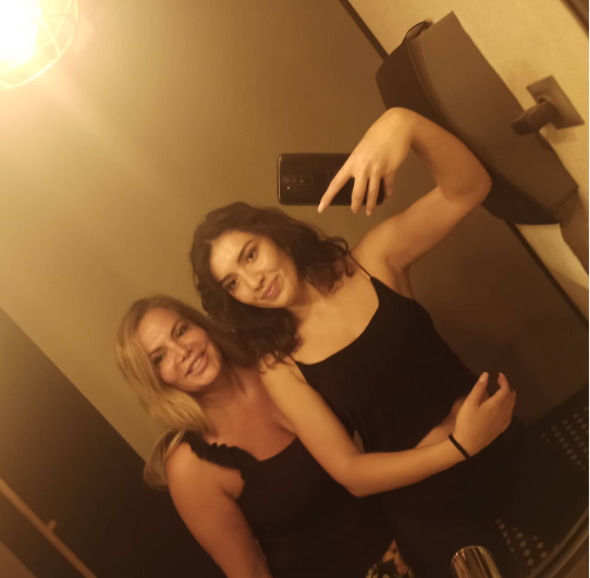 Aparıcı Ülvira qızı Zeynəb ilə - FOTOLAR