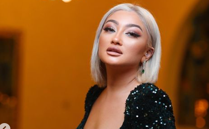 Aparıcı Zümrüd göbəyi açıq geyimdə ELƏ GÖRÜNTÜLƏRİNİ PAYLAŞDI Kİ... - VİDEO