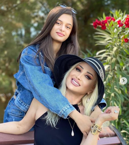 Məleykə Əsədova qızı ilə YENİ FOTO