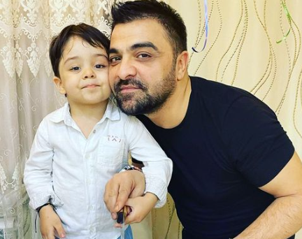 Fərda ikinci evliliyindən olan ÖVLADI İLƏ - FOTO