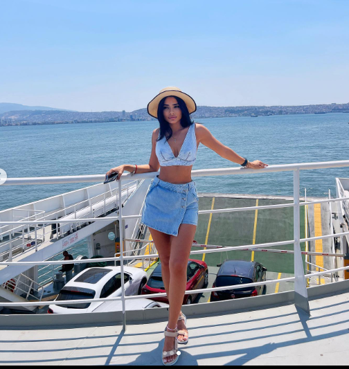 ATV-nin aparıcısı mini şortikdə ELƏ FOTOLARINI PAYLAŞDI Kİ...