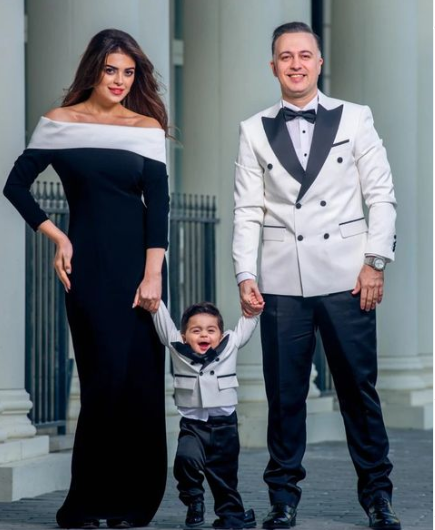 Məşhur cütlük övladları ilə - FOTOLAR