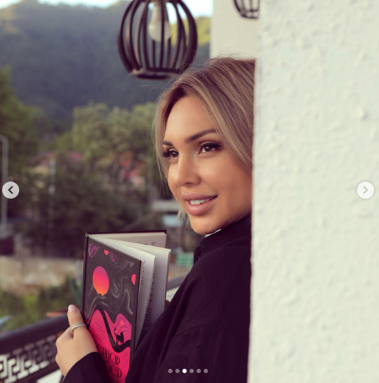 Aparıcı Samirə Mustafayevadan YENİ FOTOLAR