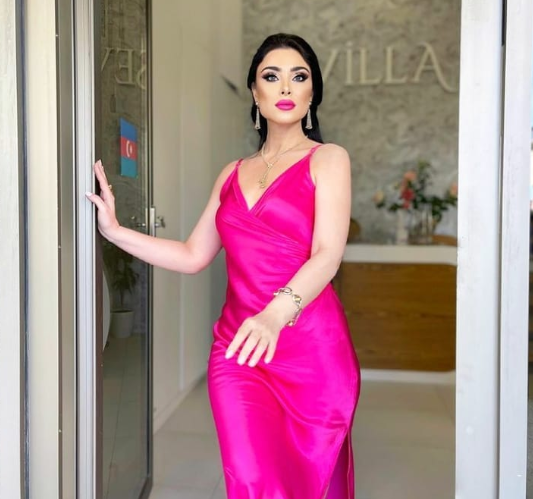 Məşhur azərbaycanlı müğənni gözəlliyi ilə HEYRAN ETDİ - FOTO
