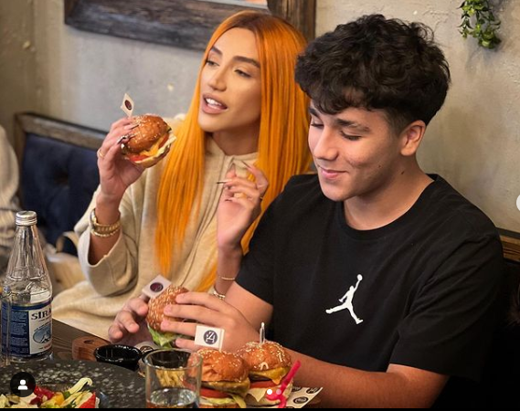 Röya oğlu Hüseyn ilə -YENİ FOTOLAR