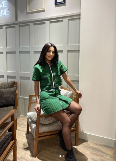 ATV-nin aparıcısı mini geyimi ilə DİQQƏT ÇƏKDİ - FOTOLAR