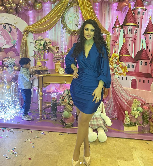 Məşhur azərbaycanlı müğənni cazibədar görünüşü ilə HEYRAN ETDİ - FOTOLAR