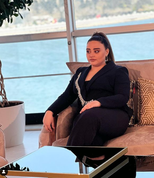 Almaxanım gözəlliyi ilə GÖZ OXŞADI - FOTOLAR