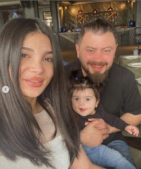 Qurdla həyat yoldaşından SƏMİMİ FOTOLAR