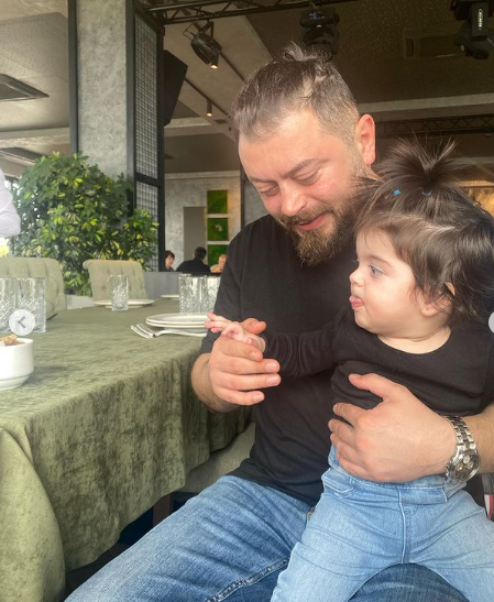 Qurdla həyat yoldaşından SƏMİMİ FOTOLAR