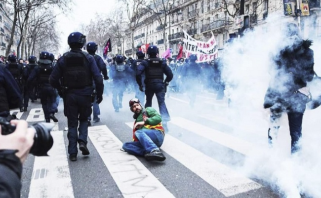 Fransa paytaxtında polis zorakılığına qarşı etirazlar başlayıb