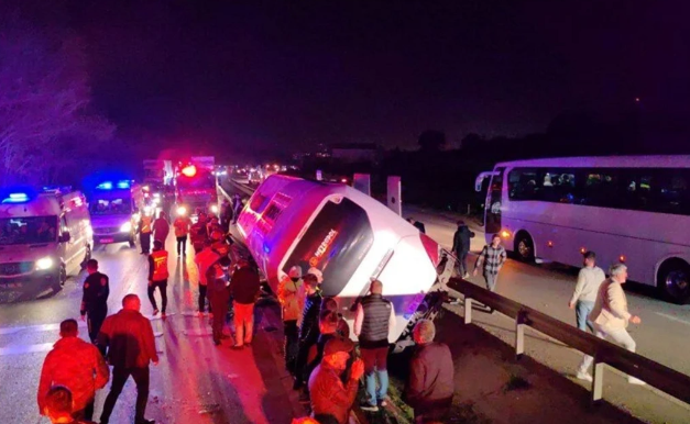 Türkiyədə turist avtobusu aşdı: 20 nəfər yaralandı