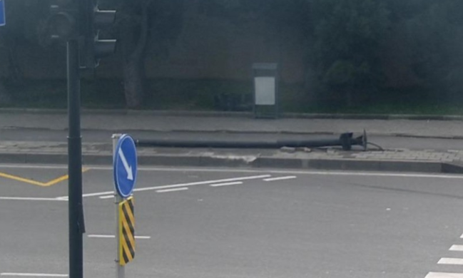 Bakıda yol qəzası olub, svetofor yararsız vəziyyətə düşüb