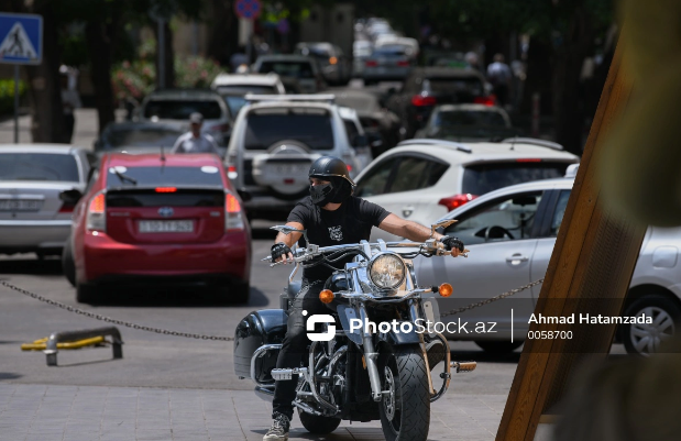 Bakıda motosikleti insanların üzərinə sürən şəxs HƏBS EDİLDİ