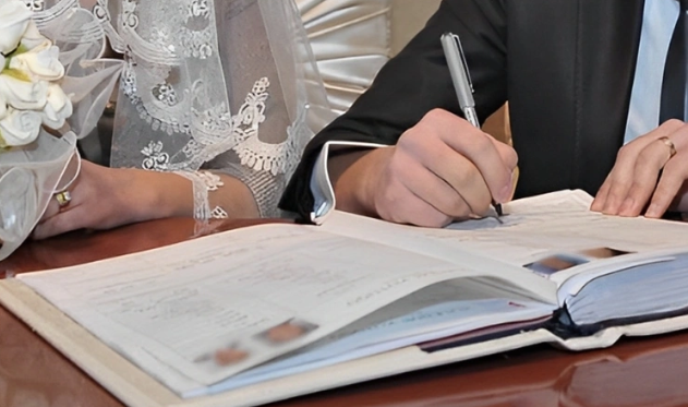 Azərbaycanda nikahda rekord artım: Sevgi, qorxu, yoxsa qanun?