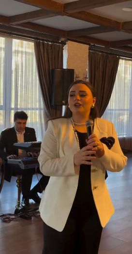 Almaxanım Əhmədlidən YENİ FOTOLAR