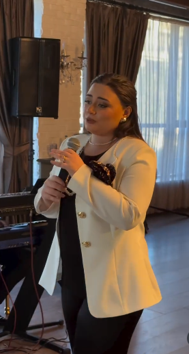 Almaxanım Əhmədlidən YENİ FOTOLAR