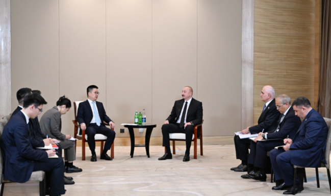 Azərbaycan Prezidenti "Sichian Sunsync Photovoltaic Technology Co" şirkətinin təsisçisi ilə görüşüb