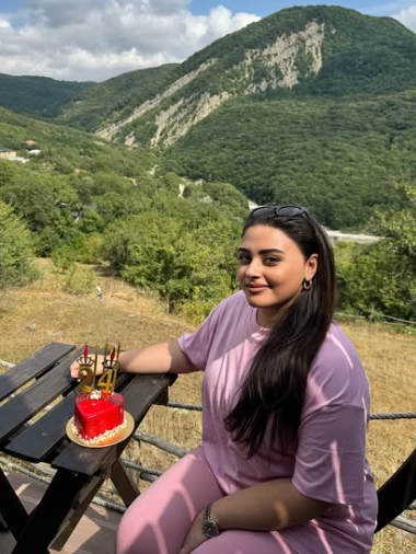 Almaxanım yeni GÖRÜNÜŞÜ İLƏ DİQQƏT ÇƏKDİ - FOTOLAR