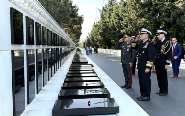 Azərbaycan müdafiə naziri ABŞ Mərkəzi Komandanlığının komandanı ilə görüşüb