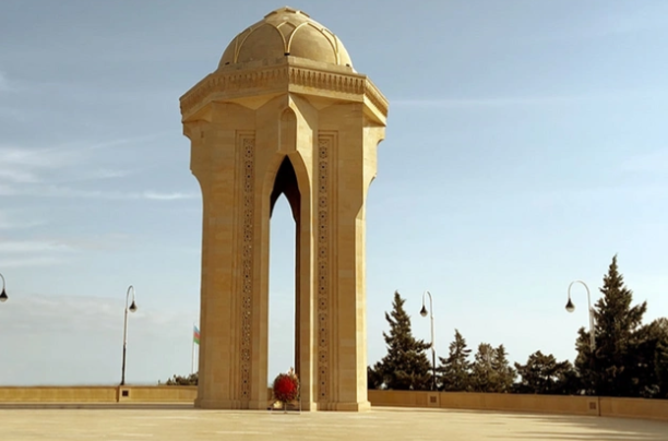 Azərbaycan müdafiə naziri ABŞ Mərkəzi Komandanlığının komandanı ilə görüşüb