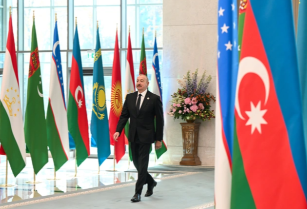 Prezident İlham Əliyev Daşkənddəki Konqres Mərkəzinə gəlib