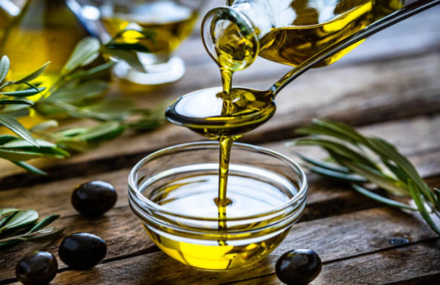Zeytun yağı qulluq vasitəsi kimi hansı dəriyə uyğundur?