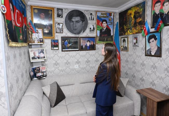 Leyla Əliyeva və Alyona Əliyeva Gəncə Memorial Kompleksini və Milli Qəhrəman Natiq Qasımovun ailəsini ziyarət ediblər