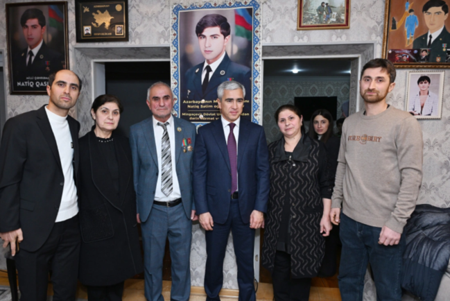 Leyla Əliyeva və Alyona Əliyeva Gəncə Memorial Kompleksini və Milli Qəhrəman Natiq Qasımovun ailəsini ziyarət ediblər