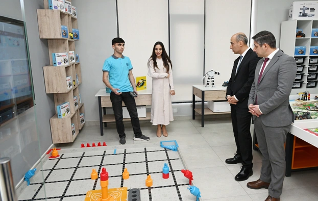 Leyla Əliyeva və Alyona Əliyeva Gəncədə STEAM mərkəzində və 37 nömrəli tam orta məktəbdə olublar